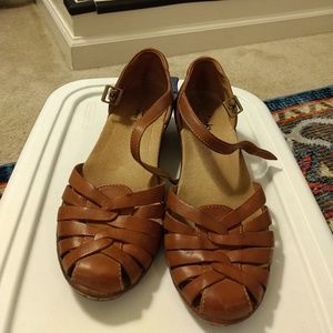 Clarks Bendables closed toe sandals